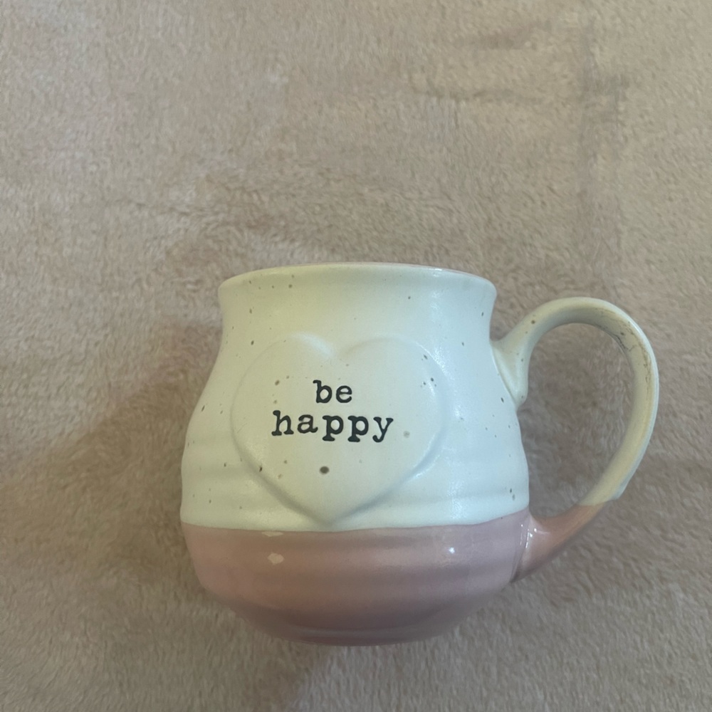 “Be happy” heart Mug